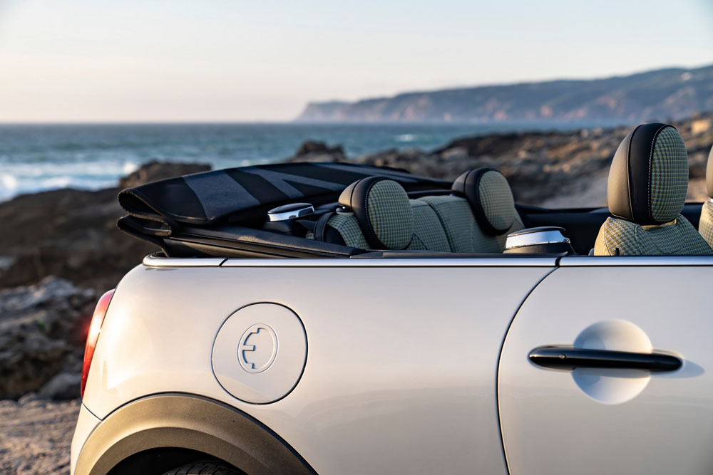 2022 Mini Cooper SE Convertible 44 Motor16