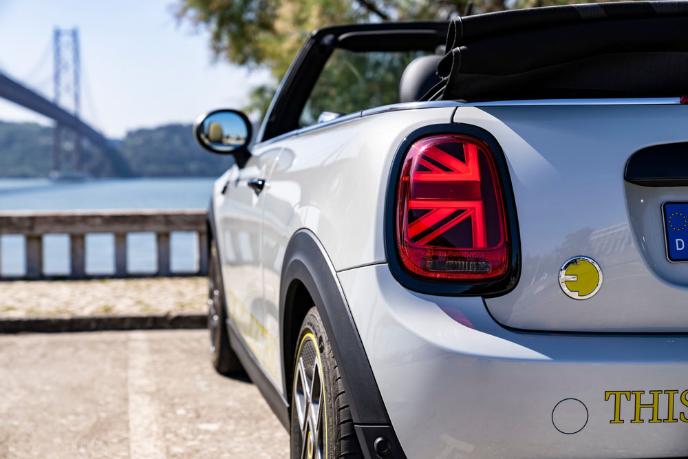 2022 Mini Cooper SE Convertible 45 Motor16