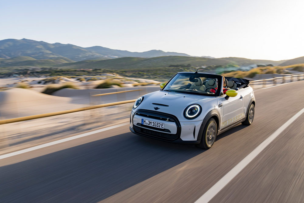 2022 Mini Cooper SE Convertible 5 Motor16