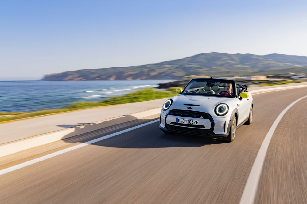 2022 Mini Cooper SE Convertible 7 Motor16