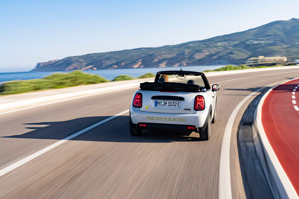 2022 Mini Cooper SE Convertible 9 Motor16