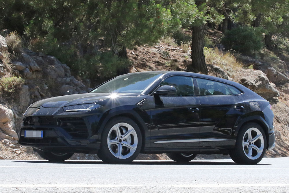 Lamborghini Urus PHEV 4 Motor16