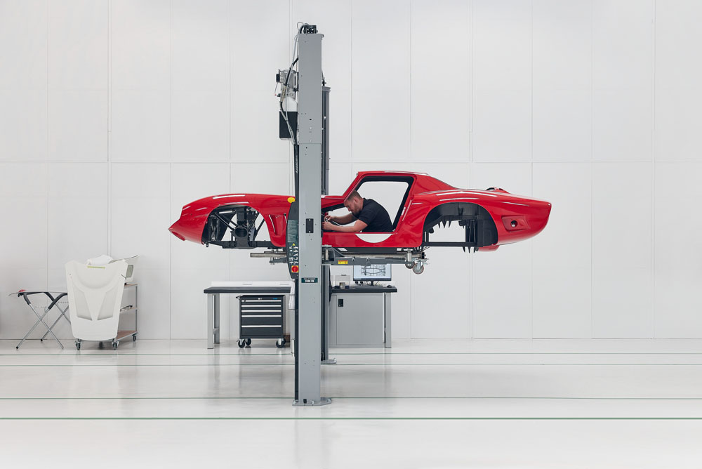 2022 Bizzarrini 5300 GT Corsa Revival 9 Motor16