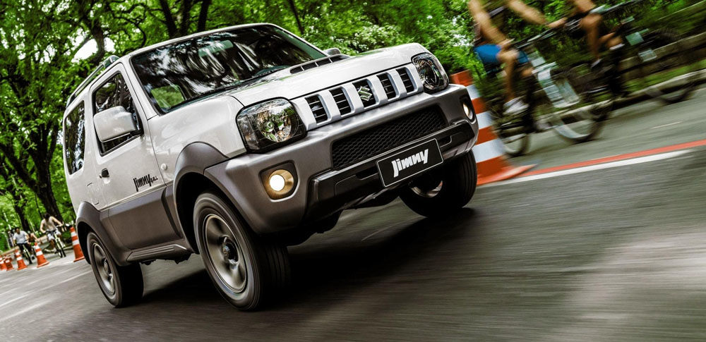 Suzuki Jimny Brasil. Imagen movimiento frontal.