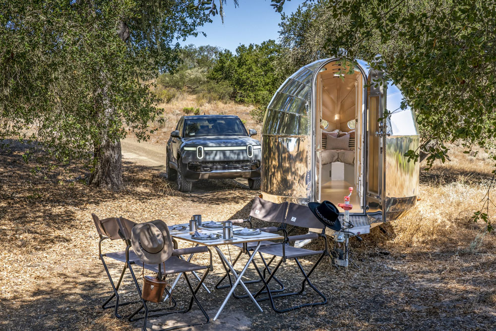 2022 bowlus volterra electric rv 2 Motor16