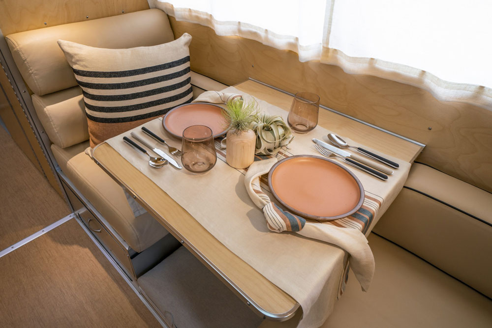 2022 bowlus volterra electric rv 3 1 Motor16