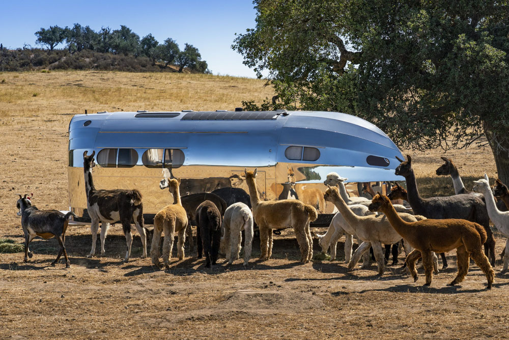 2022 bowlus volterra electric rv 5 Motor16