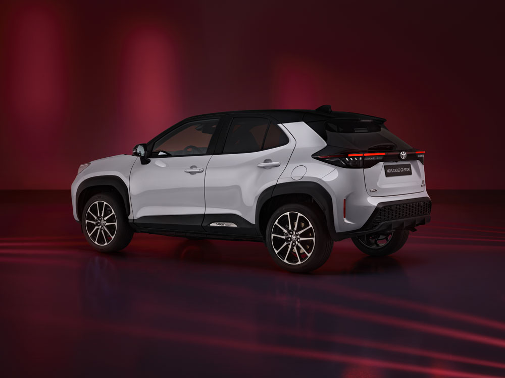 2022 yaris cross grs ext 002 Motor16
