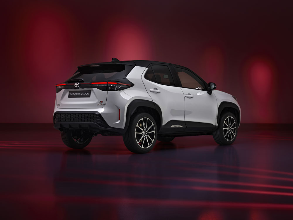 2022 yaris cross grs ext 004 Motor16