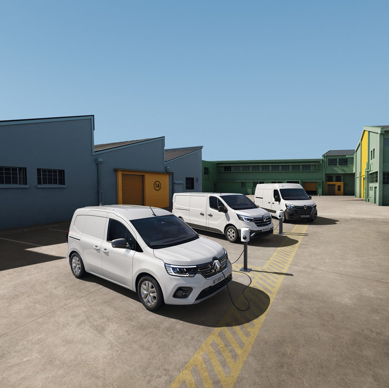 Renault Trafic E-Tech. Imagen junto a Kangoo y Master.