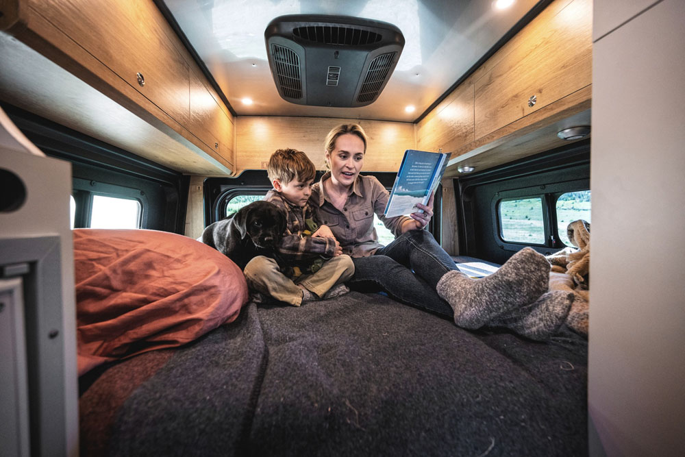 Airstream Rangeline. Imagen cama.