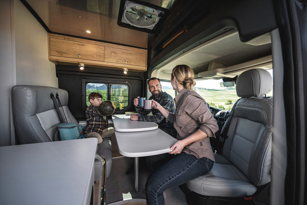 2023 Airstream Rangeline 17 Motor16