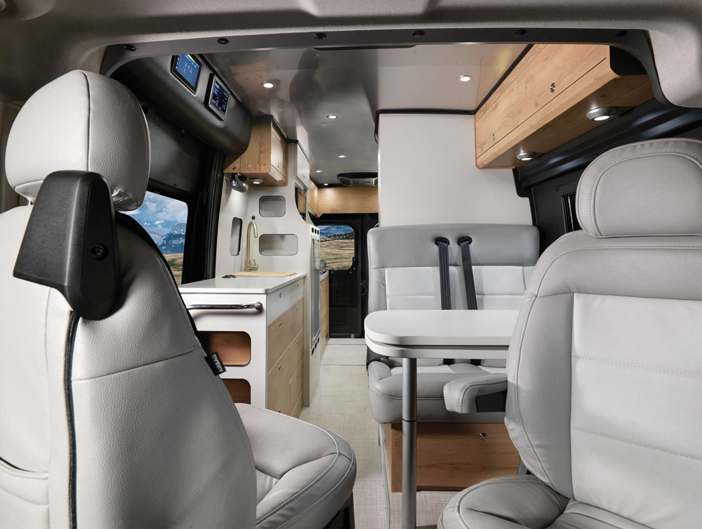 2023 Airstream Rangeline 9 Motor16