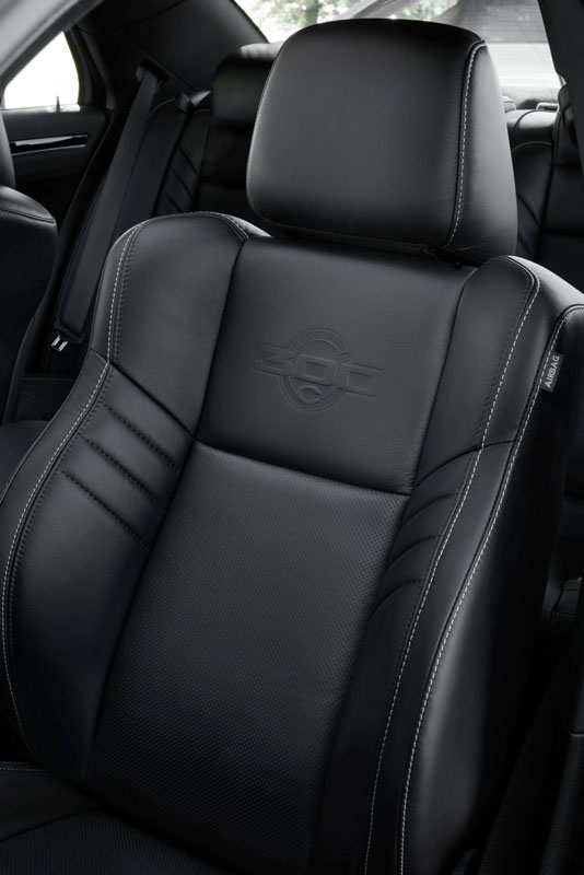 2023 Chrysler 300C 15 Motor16