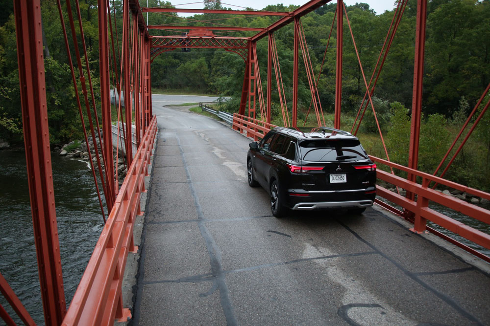 2023 Mitsubishi Outlander PHEV 18 Motor16