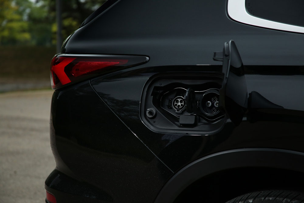 2023 Mitsubishi Outlander PHEV 23 Motor16