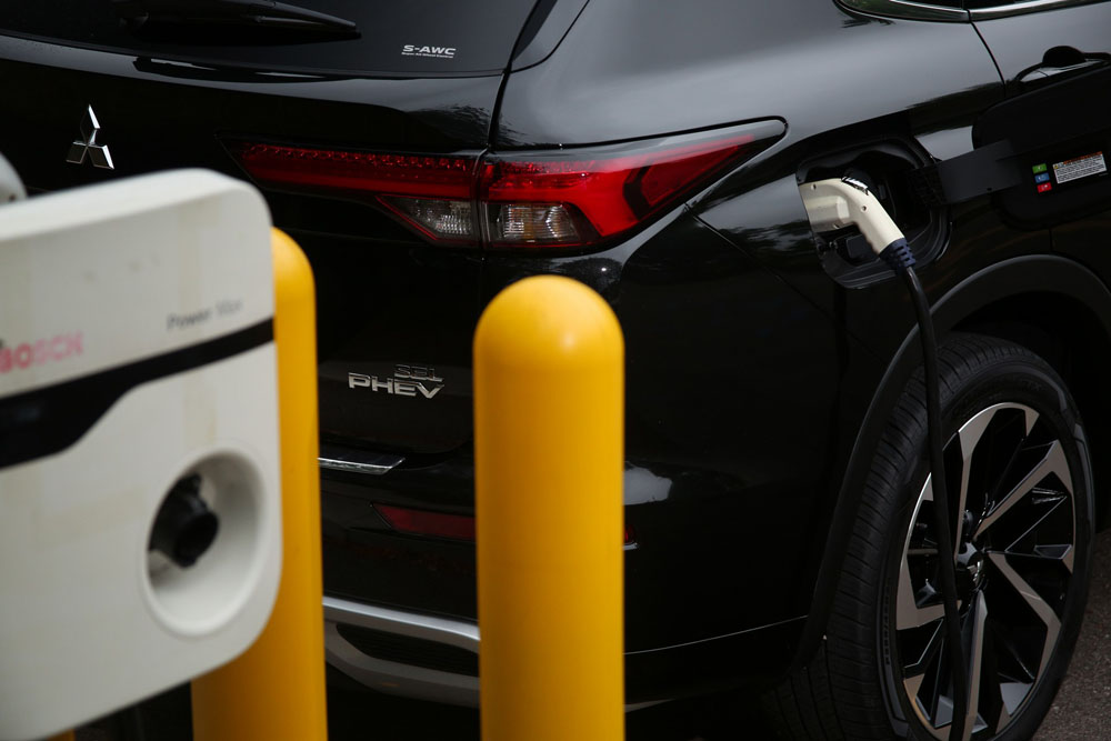 2023 Mitsubishi Outlander PHEV 25 Motor16
