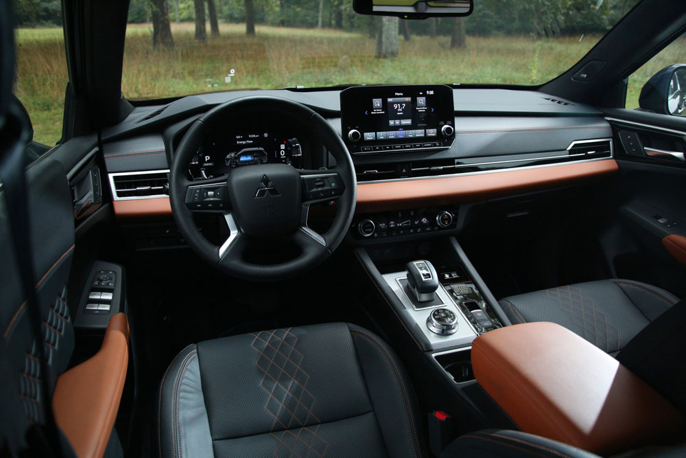 2023 Mitsubishi Outlander PHEV 4 Motor16
