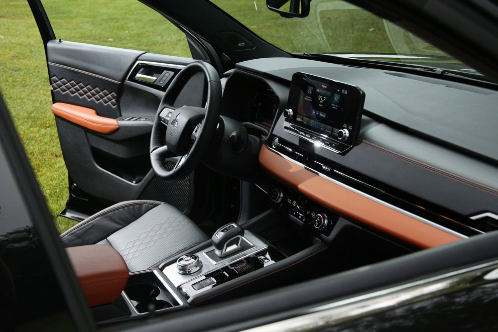 2023 Mitsubishi Outlander PHEV 8 Motor16