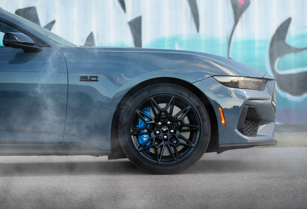 2024 Ford Mustang 10 Motor16