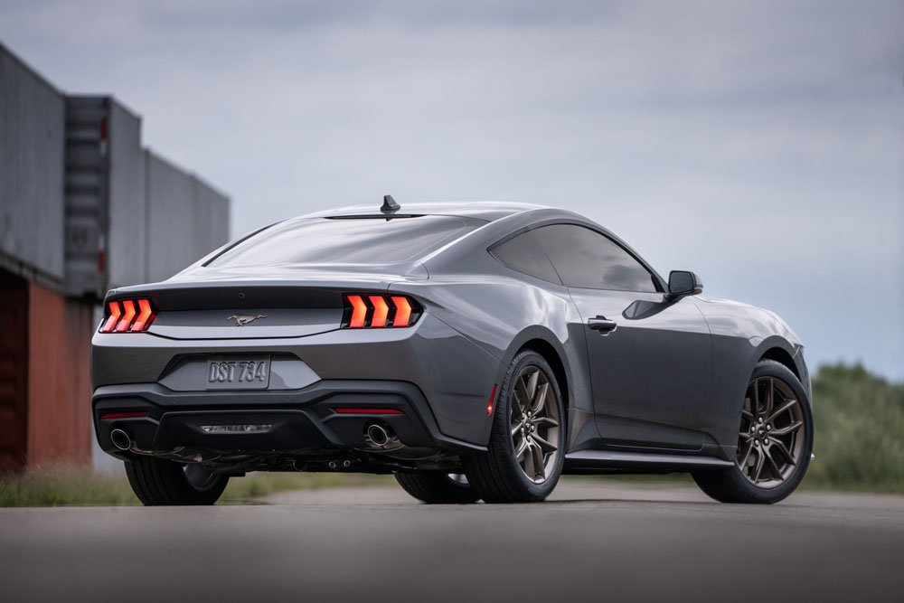 2024 Ford Mustang 16 Motor16