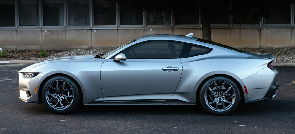 2024 Ford Mustang 34 Motor16