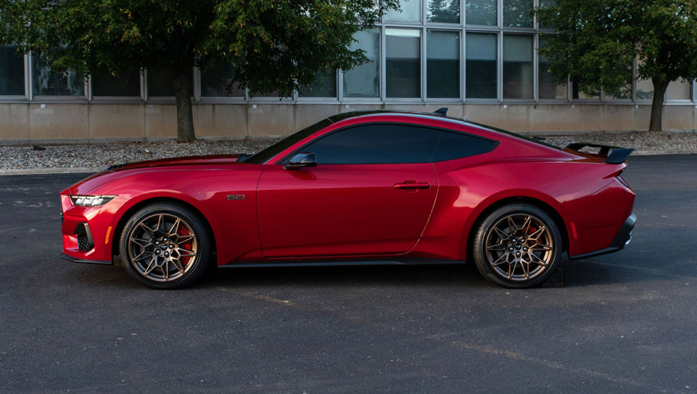 2024 Ford Mustang 38 Motor16