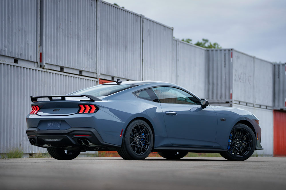 2024 Ford Mustang 9 Motor16