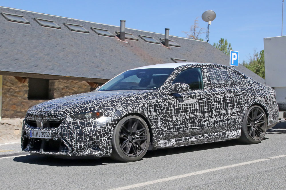 BMWM5 open front 12 Motor16