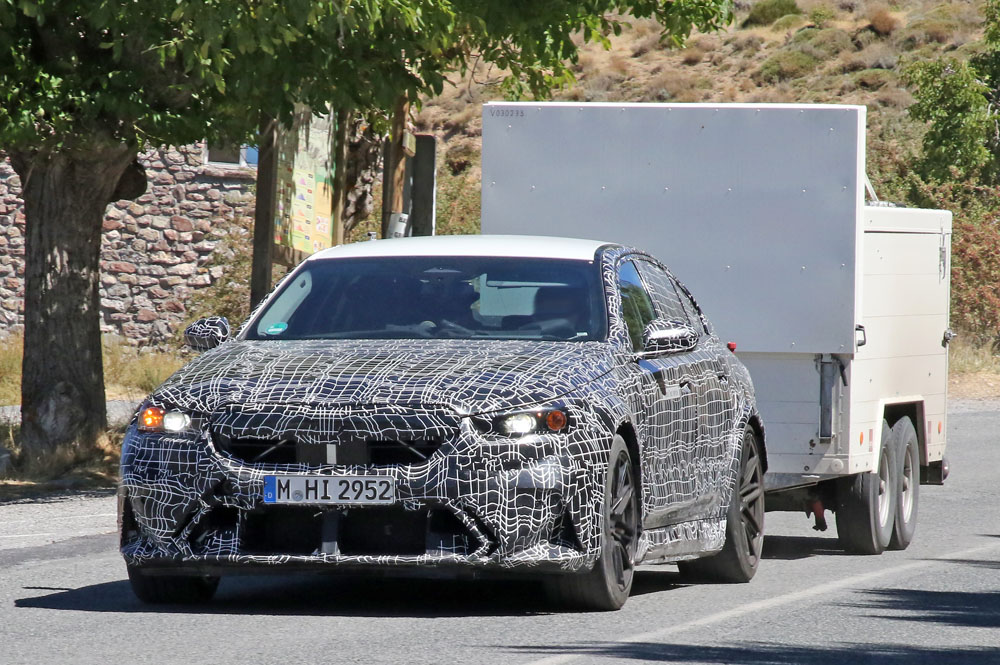 BMWM5 open front 9 Motor16