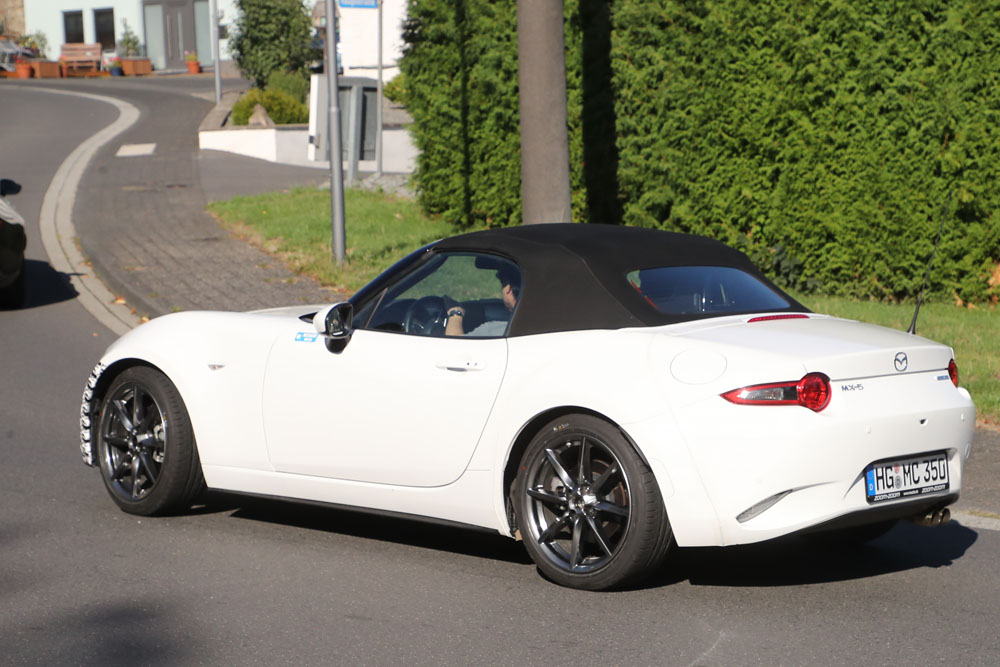 Mazda MX 5 mule 9 Motor16