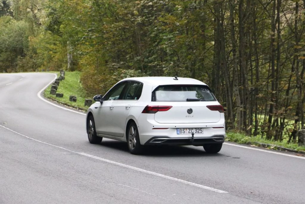 VW Golf facelift mule 10 Motor16