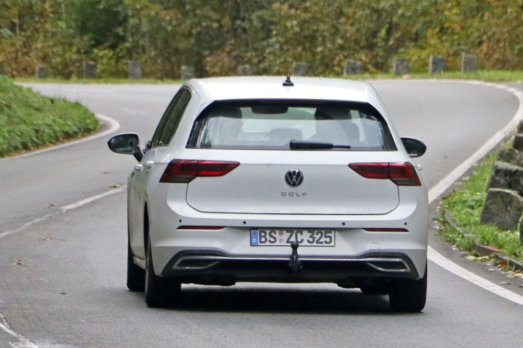 VW Golf facelift mule 11 Motor16