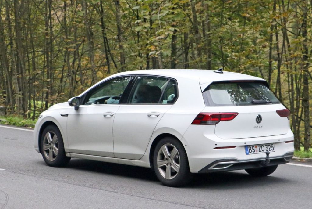 VW Golf facelift mule 8 Motor16