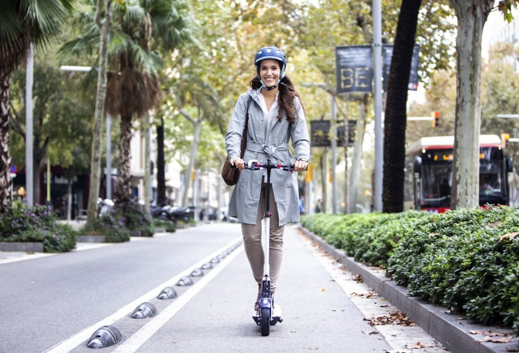 Casco obligatorio en patinete eléctrico? ❌ Desmintiendo bulos y