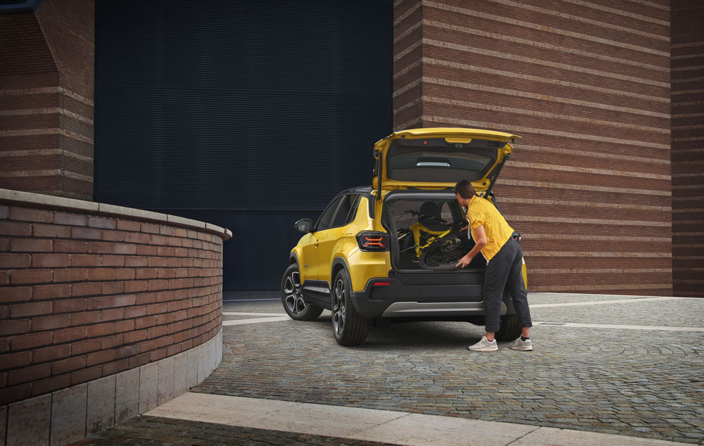 2022 Jeep Avenger 28 Motor16
