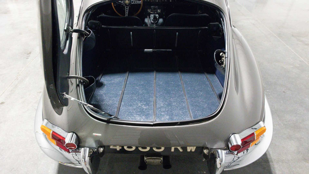 2022 jaguar e type ecd 17 Motor16