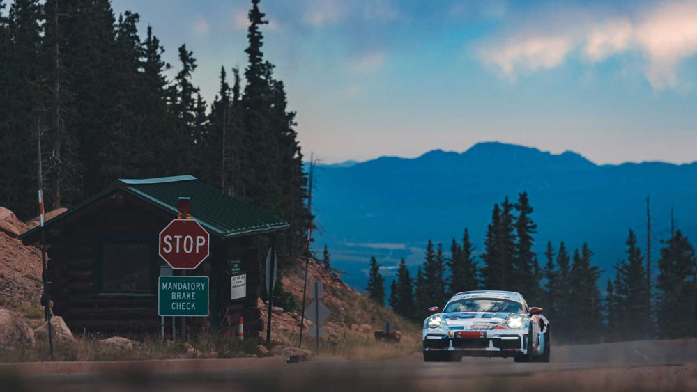 2022 porsche 911 turbo s pikes peak record 4 Motor16