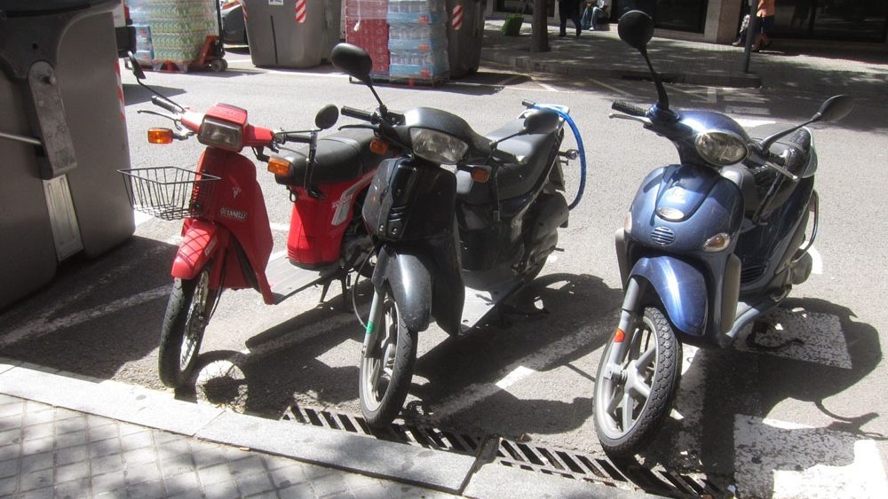 Motos