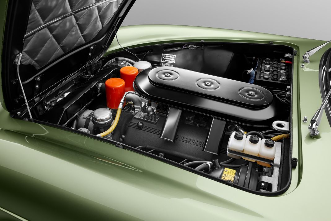 Ferrari 330 GTC 22 Motor16