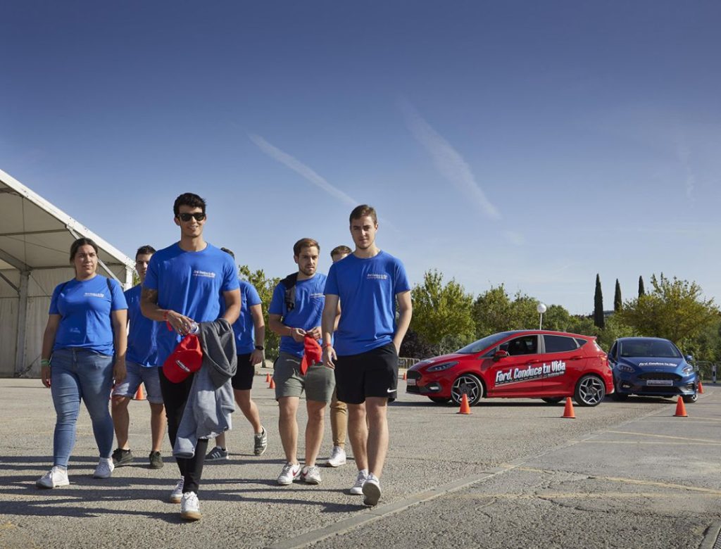 Participanres en los cursos de Ford.