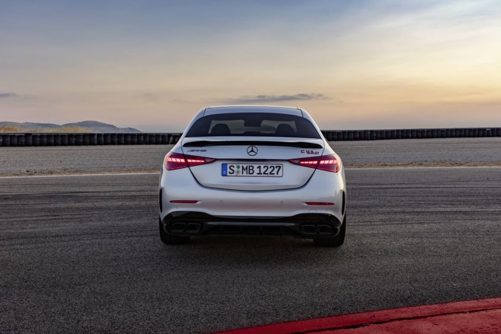 Mercedes AMG C63 Perfomance 8 Motor16