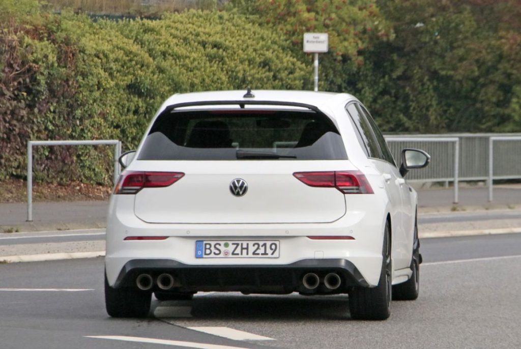 Volkswagen Golf R 15 Motor16