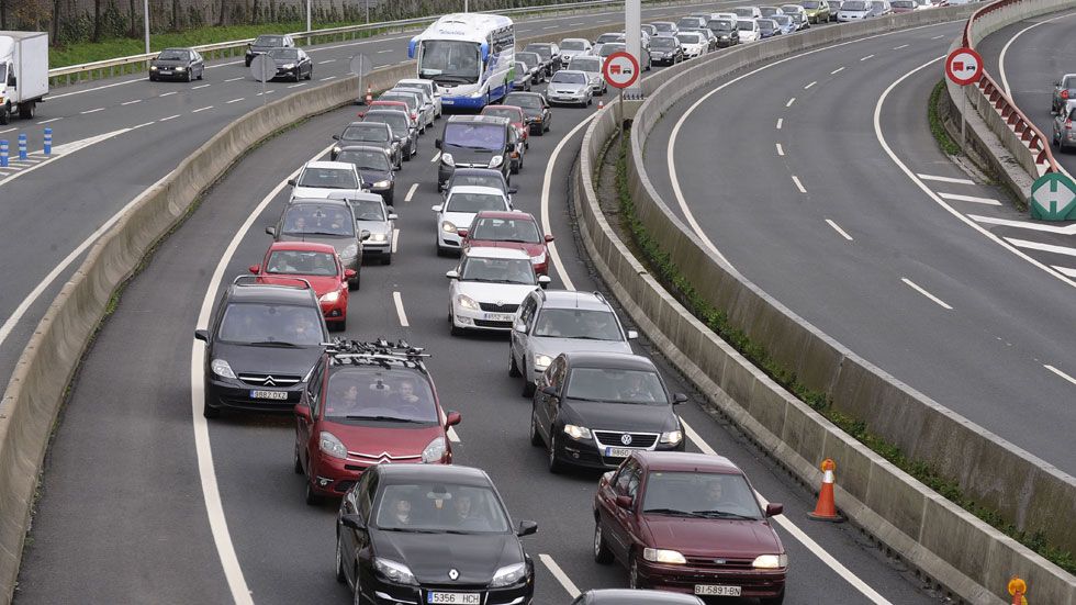 Los PGE contemplan un mayor uso del transporte público frente al coche privado, con bonificaciones a los autobuses y el tren.