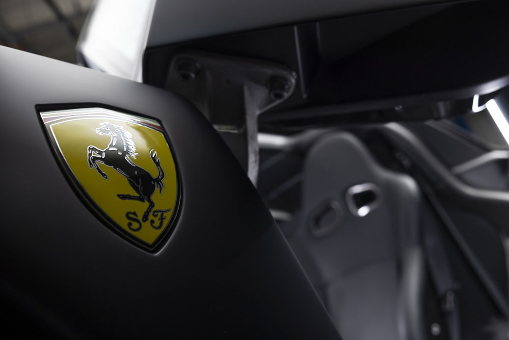 2004 Ferrari Enzo Nero Opaco 12 Motor16