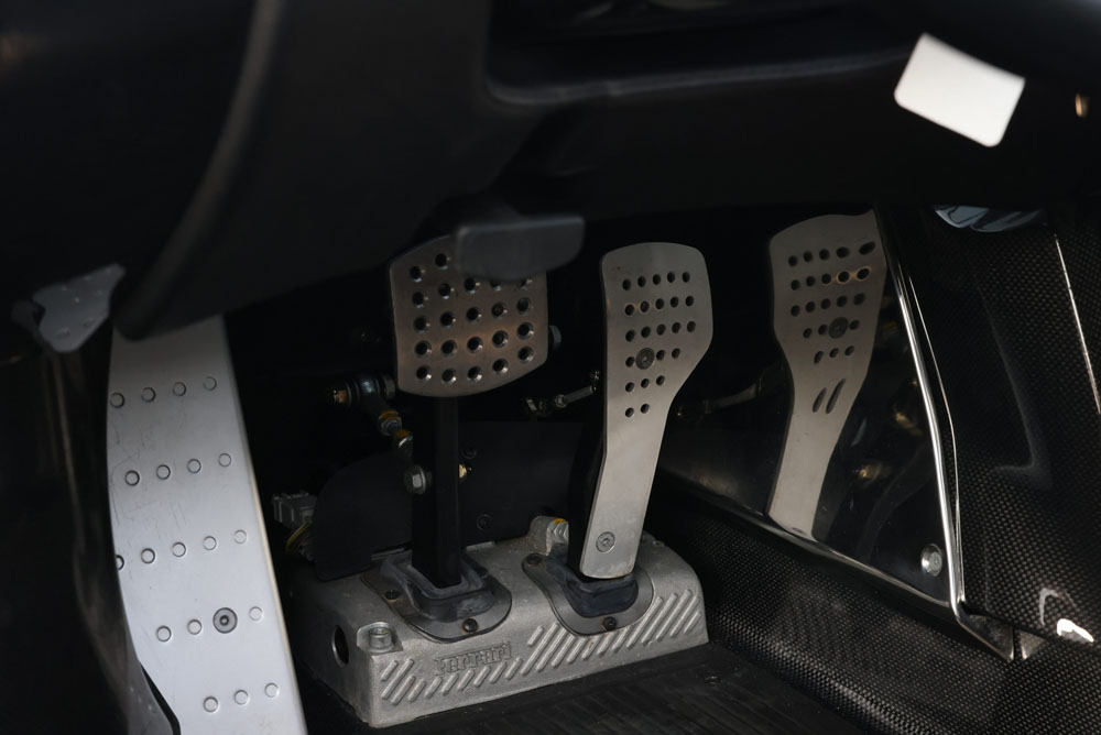 2004 Ferrari Enzo Nero Opaco 40 Motor16