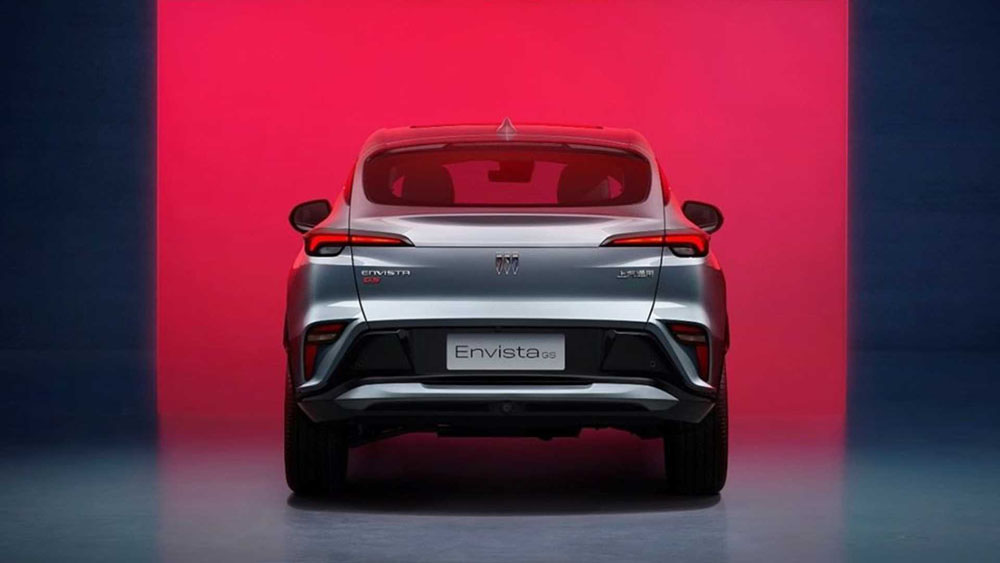2022 Buick Envista. Imagen estática trasera.