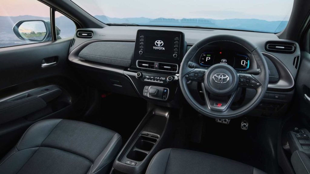 Toyota Aqua GR Sport. Imagen salpicadero.
