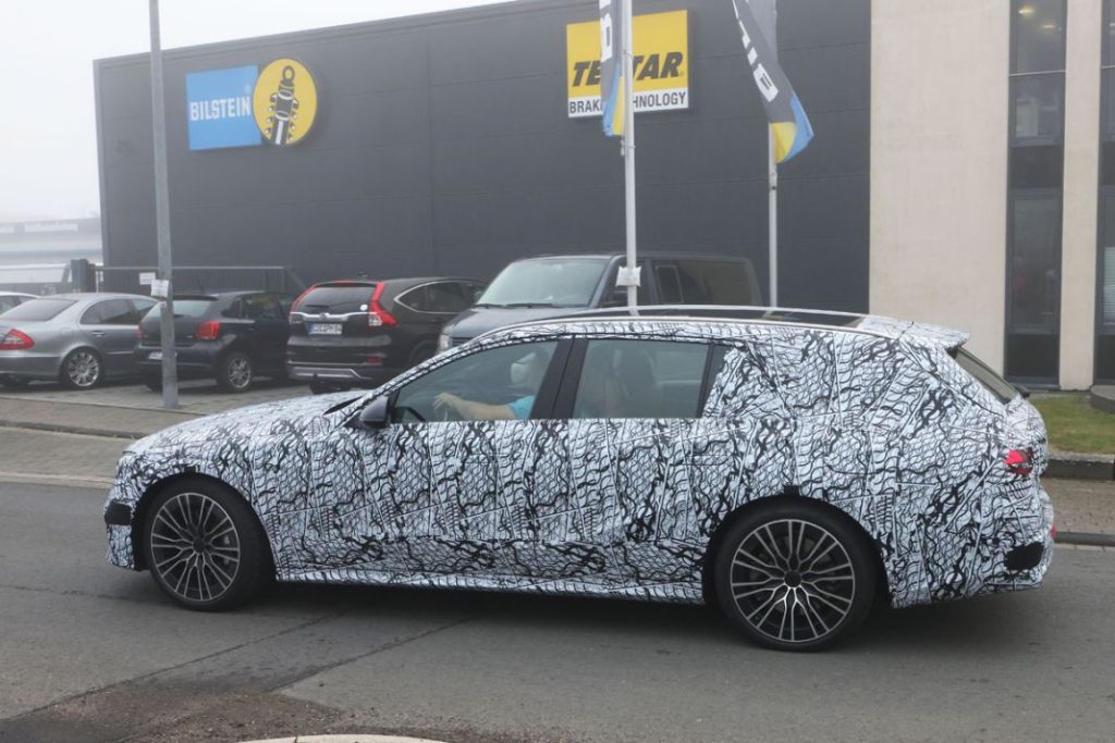 Mercedes E Wagon PHEV 10 Motor16