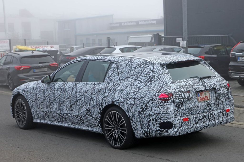 Mercedes E Wagon PHEV 12 Motor16